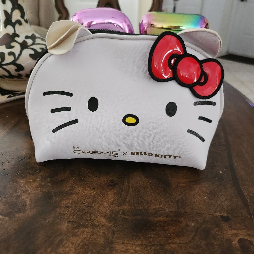 The Crème Shop X Hello Kitty And Friends Dome Travel Pouch Bag